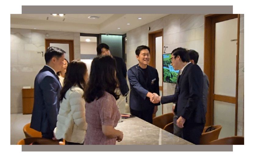 눈에미소안과 _ 미소뉴스 _ 동남아 의사 방문 _  (2).gif