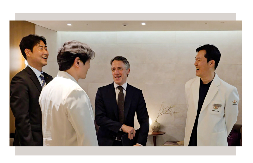 20260401 _ 존슨앤존슨 눈에미소안과 병원 방문 _ 아시아태평양 회장 apec _  (9).jpg
