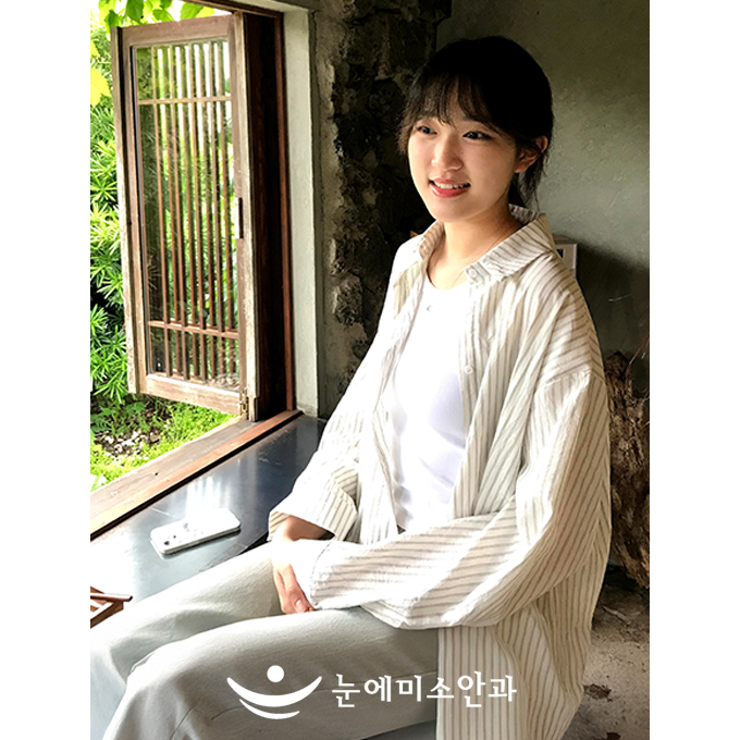 안경과 안경닦이를 신경써서 챙기지 않아도 되는 점이 가장 만족스럽습니다. 주변을 돌아다닐 때 이런저런 글자들이 잘 보여서 재밌다. 가까이 가지 않아도 잘 보여서 좋다.