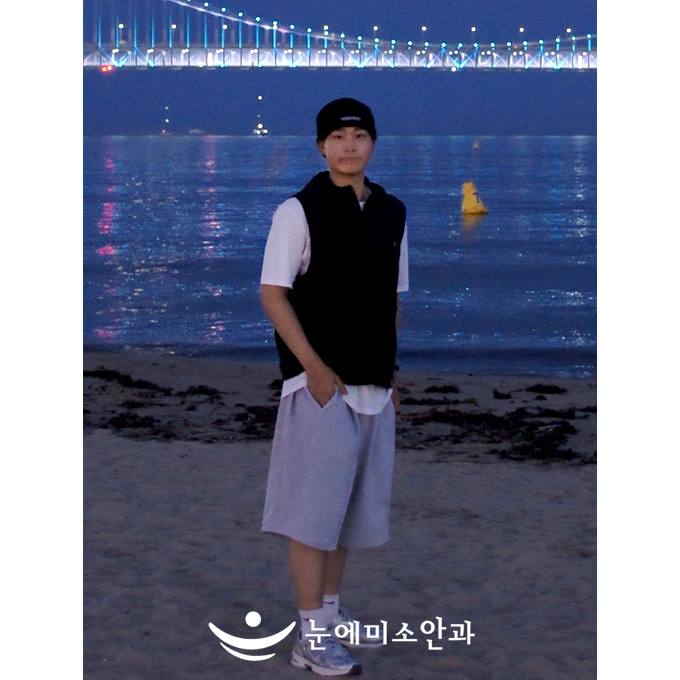 우선 안경을 안쓰고 돌아다닐 수 있다는 점, 운동을 하거나 누워서 쉴 때 안경이 없어서 거슬리지 않는다는 점, 겨울에 안경이 있을 때는 김서림이 심했지만 그런 것이 사라졌다는 점, 렌즈를 끼게 되면 눈이 너무 뻐근하였는데 렌즈를 안껴도 된다는 점